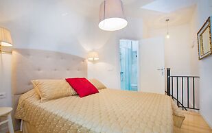 Steps Old Town Apartments by Irundo