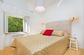 Steps Old Town Apartments by Irundo