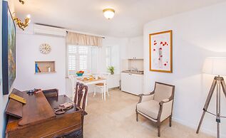 Steps Old Town Apartments by Irundo