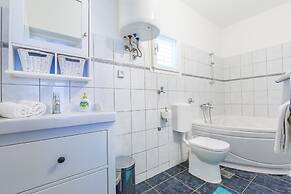 Steps Old Town Apartments by Irundo