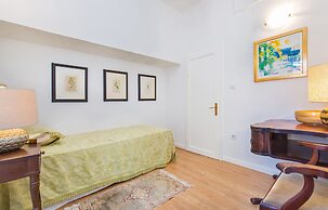 Steps Old Town Apartments by Irundo