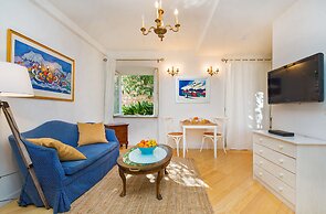 Steps Old Town Apartments by Irundo