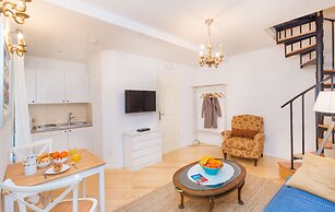 Steps Old Town Apartments by Irundo