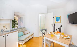 Steps Old Town Apartments by Irundo