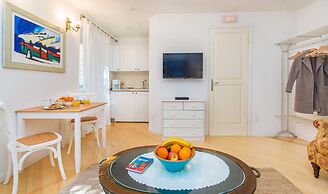 Steps Old Town Apartments by Irundo