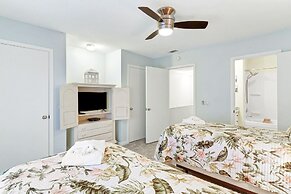 Escape to Hilton Head! Two Bedroom Villa Just A Short Walk To Beach! 2