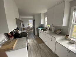 Newly Remodeled 4th Street Work-Friendly Home by RedAwning