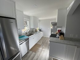 Newly Remodeled 4th Street Work-Friendly Home by RedAwning