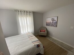 Newly Remodeled 4th Street Work-Friendly Home by RedAwning