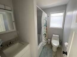 Newly Remodeled 4th Street Work-Friendly Home by RedAwning