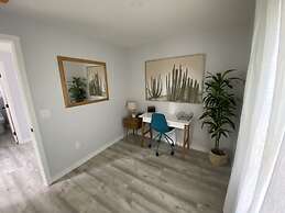 Newly Remodeled 4th Street Work-Friendly Home by RedAwning