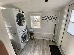 Newly Remodeled 4th Street Work-Friendly Home by RedAwning