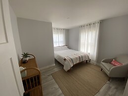 Newly Remodeled 4th Street Work-Friendly Home by RedAwning