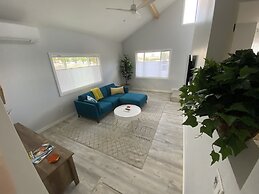 Newly Remodeled 4th Street Work-Friendly Home by RedAwning