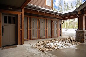 Cozens Pointe I-101 2 Bedroom Condo by RedAwning