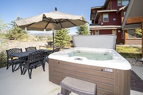 Cozens Pointe I-101 2 Bedroom Condo by RedAwning