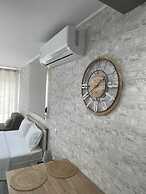 AVR DELUXE SUITES 6 AIRPORT FREE SHUTTLE