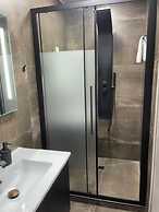 AVR DELUXE SUITES 6 AIRPORT FREE SHUTTLE