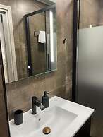 AVR DELUXE SUITES 6 AIRPORT FREE SHUTTLE