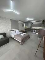 AVR DELUXE SUITES 6 AIRPORT FREE SHUTTLE