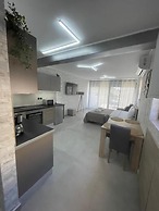 AVR DELUXE SUITES 6 AIRPORT FREE SHUTTLE