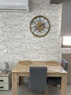 AVR DELUXE SUITES 6 AIRPORT FREE SHUTTLE