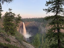 Helmcken Falls Lodge