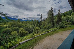 Helmcken Falls Lodge