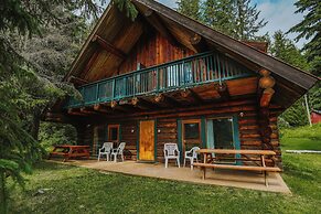 Helmcken Falls Lodge