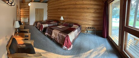 Helmcken Falls Lodge