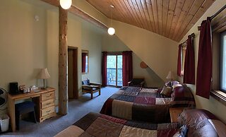 Helmcken Falls Lodge
