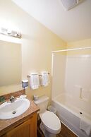 Helmcken Falls Lodge