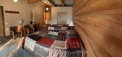 Helmcken Falls Lodge