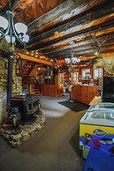 Helmcken Falls Lodge