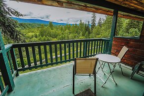 Helmcken Falls Lodge