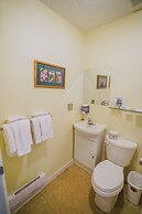 Helmcken Falls Lodge