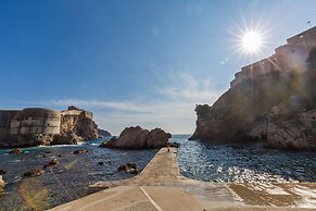 The Walls Studios by Irundo