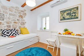 The Walls Studios by Irundo