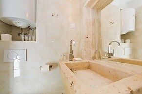 The Walls Studios by Irundo