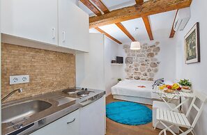 The Walls Studios by Irundo