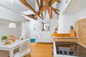 The Walls Studios by Irundo