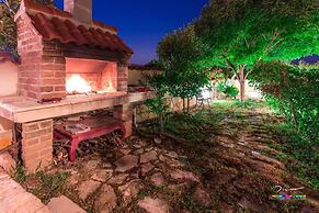 Villa With Garden and Pool, Supetar, Island Brac