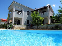 Villa With Garden and Pool, Supetar, Island Brac