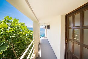 Studio Next to the Beach w Terrace & Parking