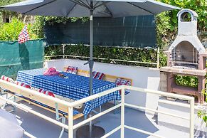 Studio Next to the Beach w Terrace & Parking