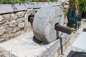 Studio Next to the Beach w Terrace & Parking