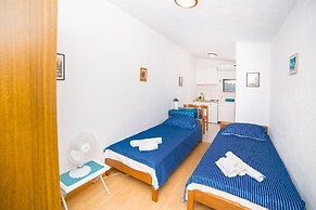 Studio Next to the Beach w Terrace & Parking