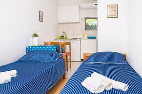 Studio Next to the Beach w Terrace & Parking