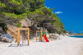 Studio Next to the Beach w Terrace & Parking