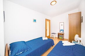 Studio Next to the Beach w Terrace & Parking